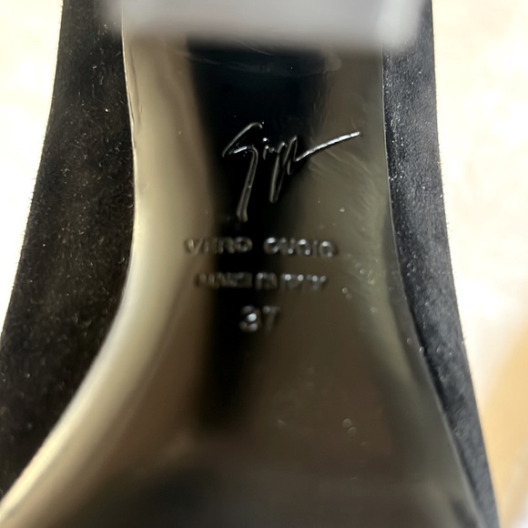 Giuseppe Zanotti black suede pumps, size 37. Lightly worn. - Picture 6 of 7